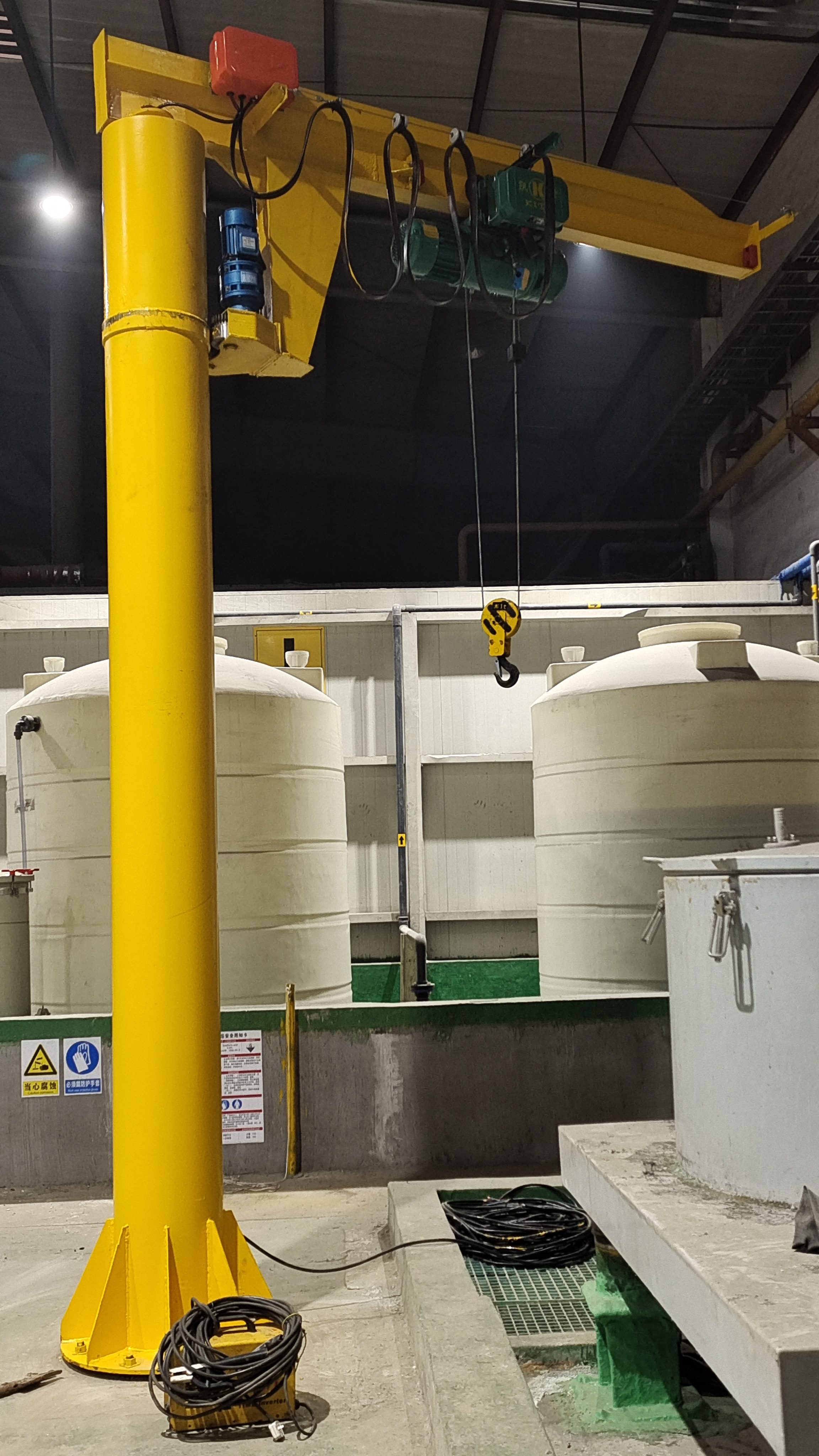 Pillar jib