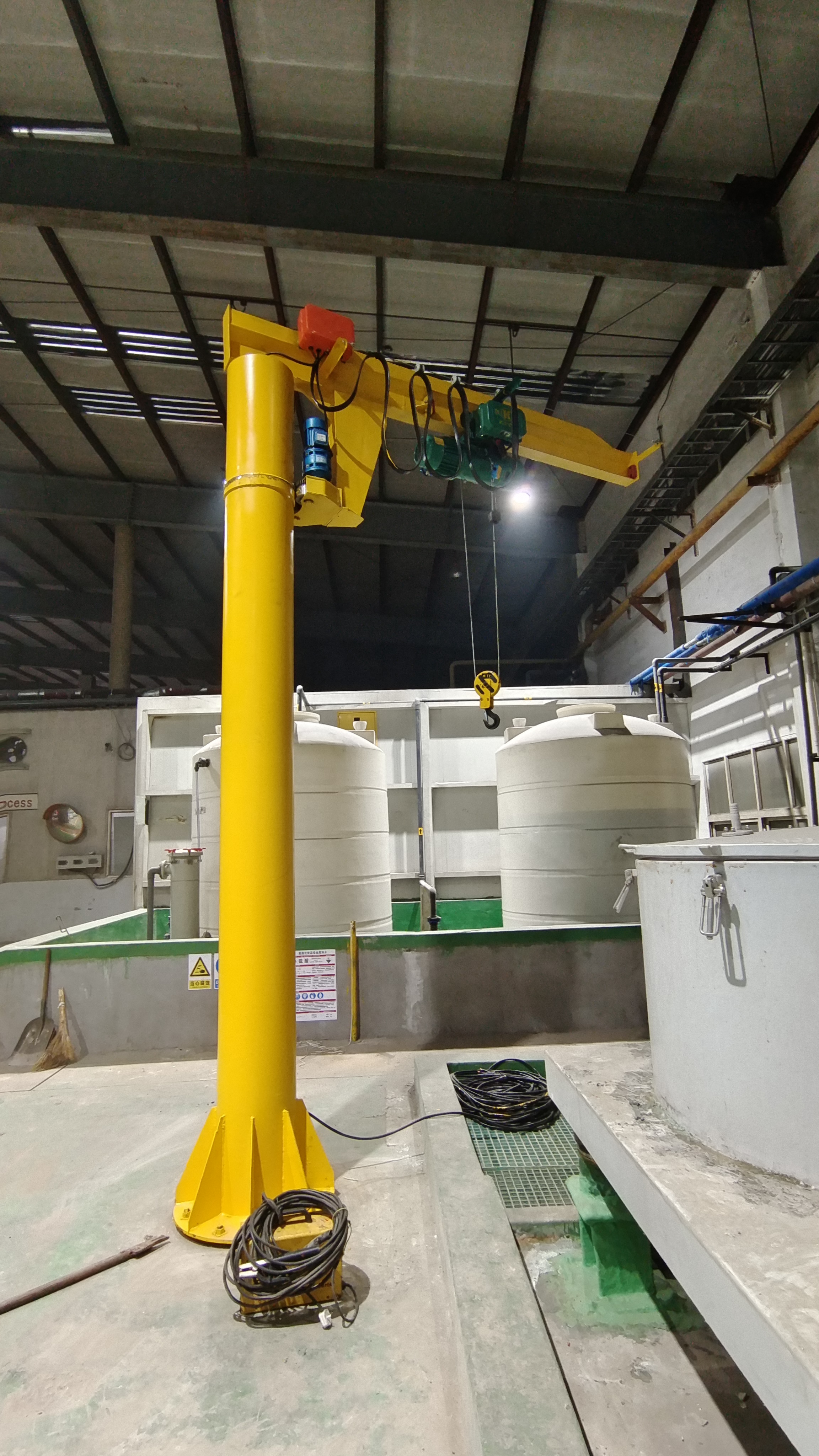 Pillar jib